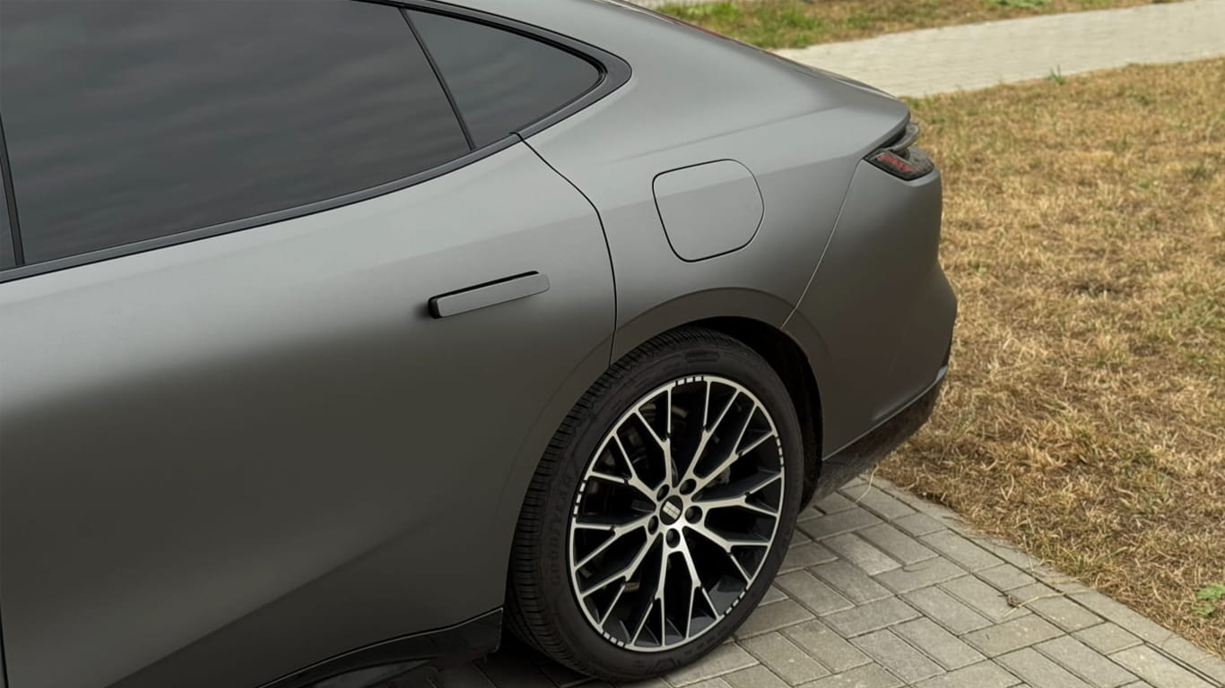 oklejka-matovoj-plenkoj-geely-e8_0004_5