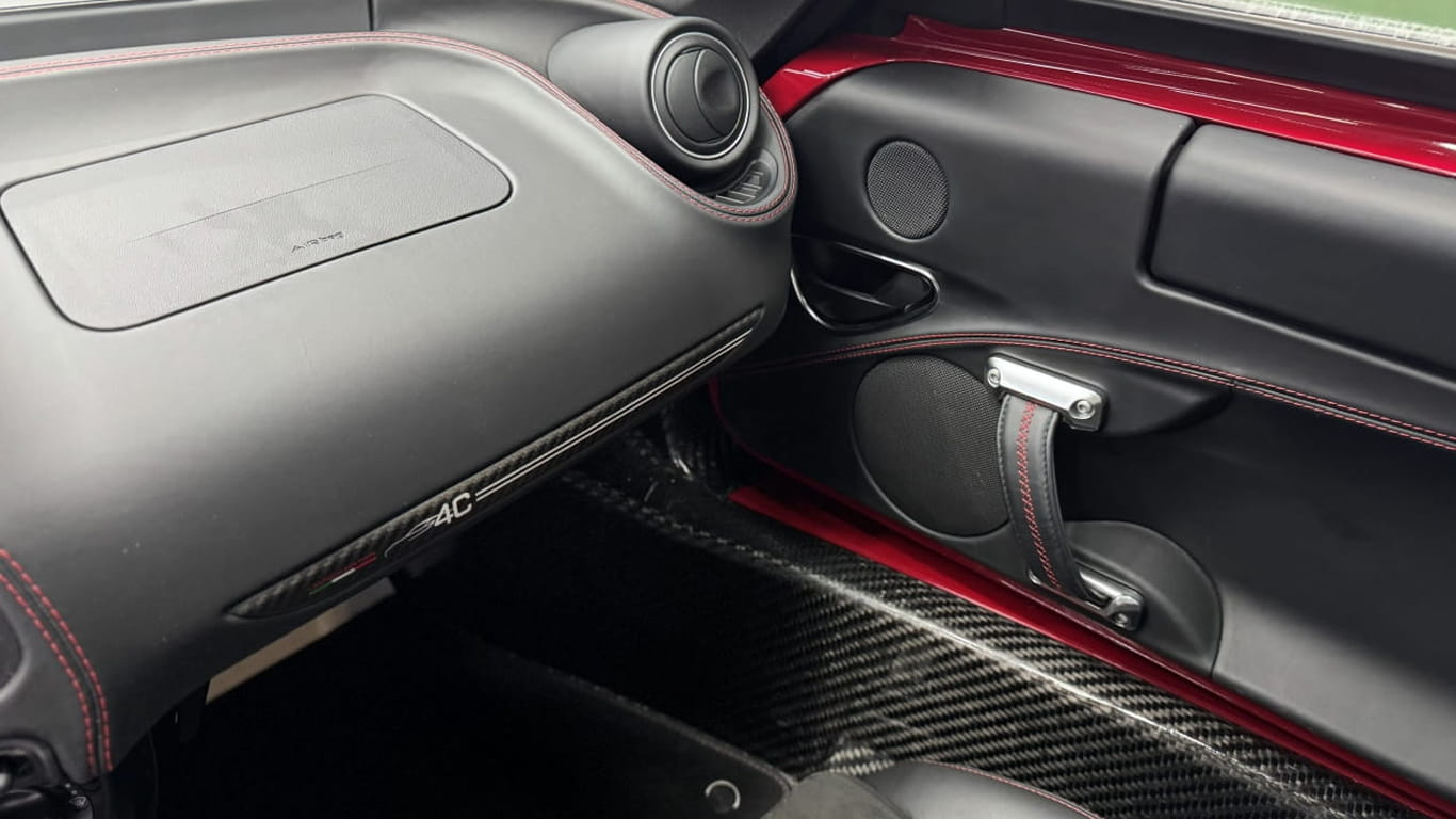 polirovka-i-nanesenie-keramiki-alfa-romeo-4c_0000_14