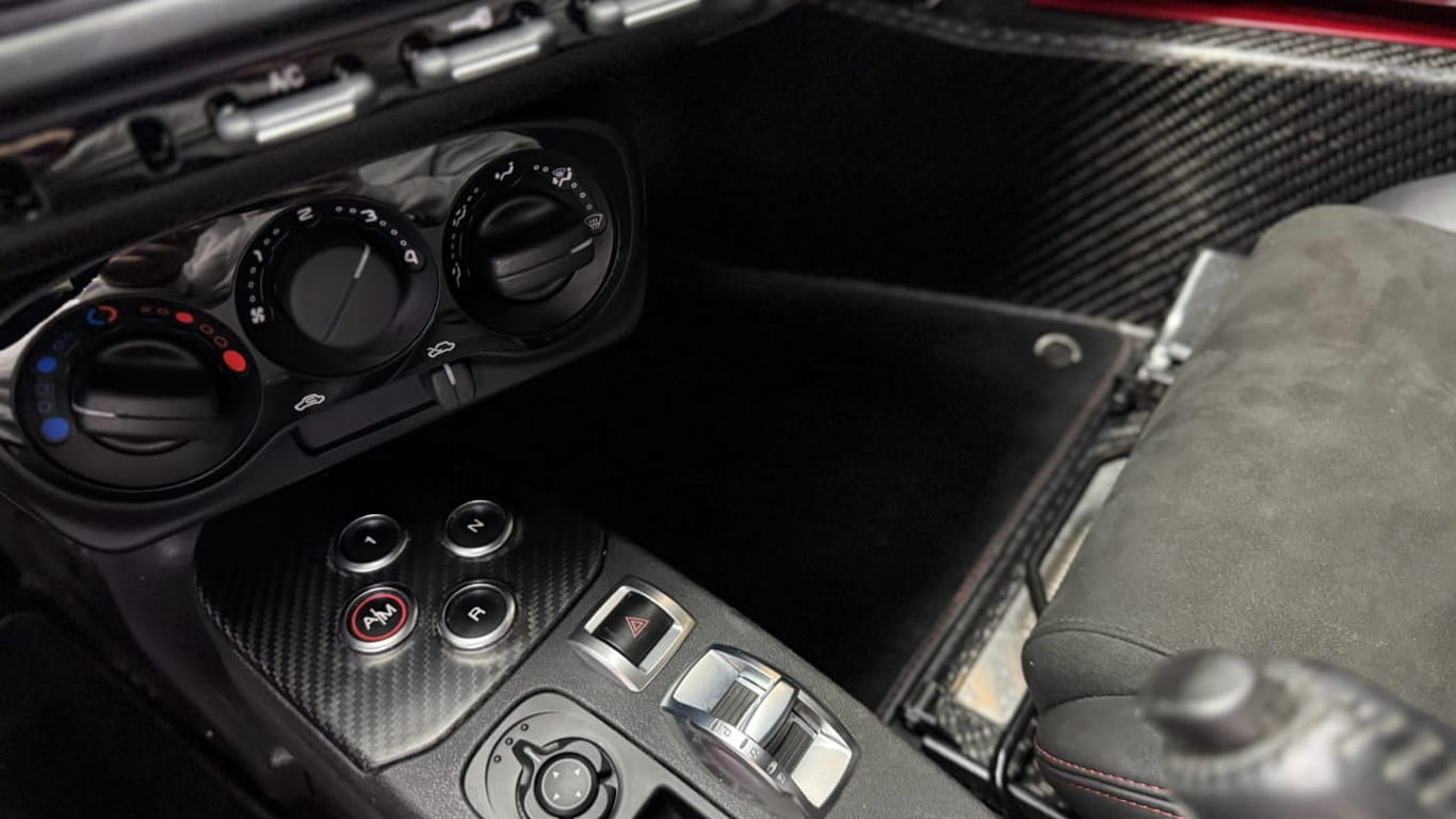 polirovka-i-nanesenie-keramiki-alfa-romeo-4c_0001_13