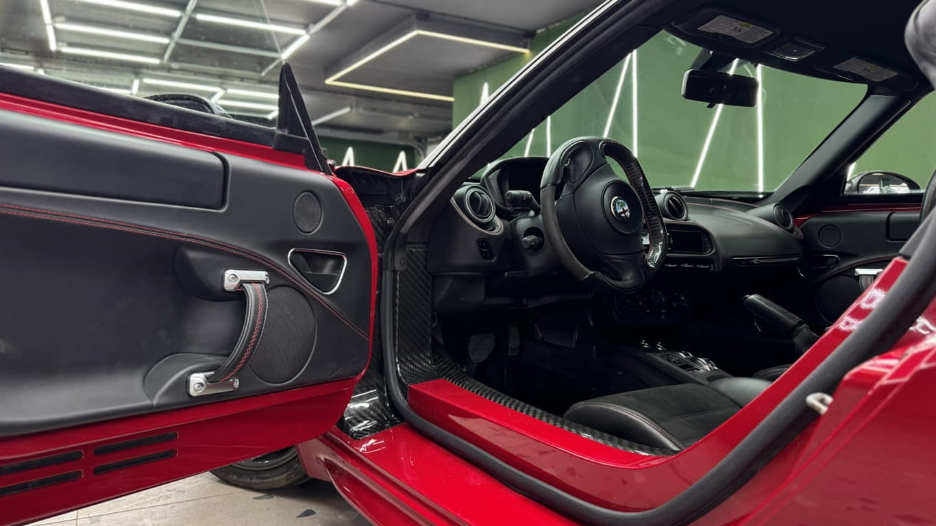 polirovka-i-nanesenie-keramiki-alfa-romeo-4c_0002_12