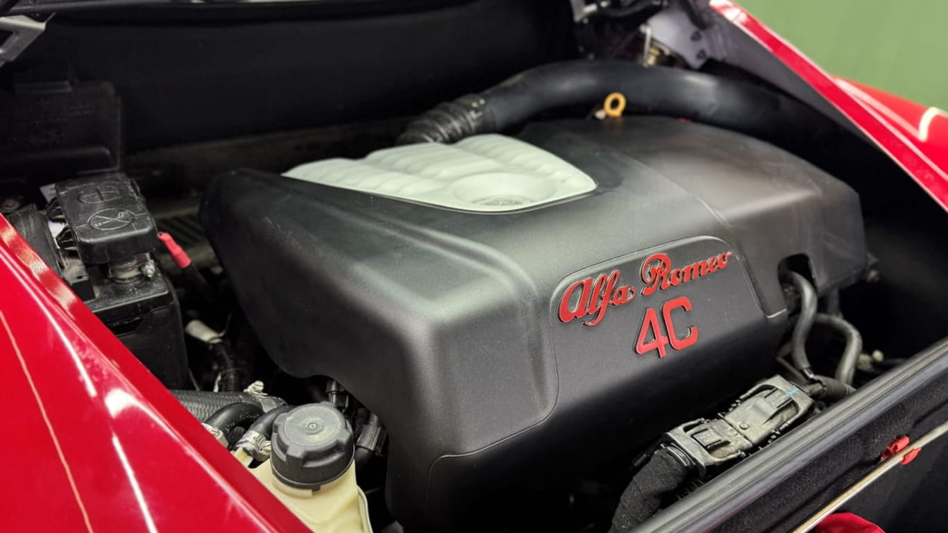 polirovka-i-nanesenie-keramiki-alfa-romeo-4c_0004_10