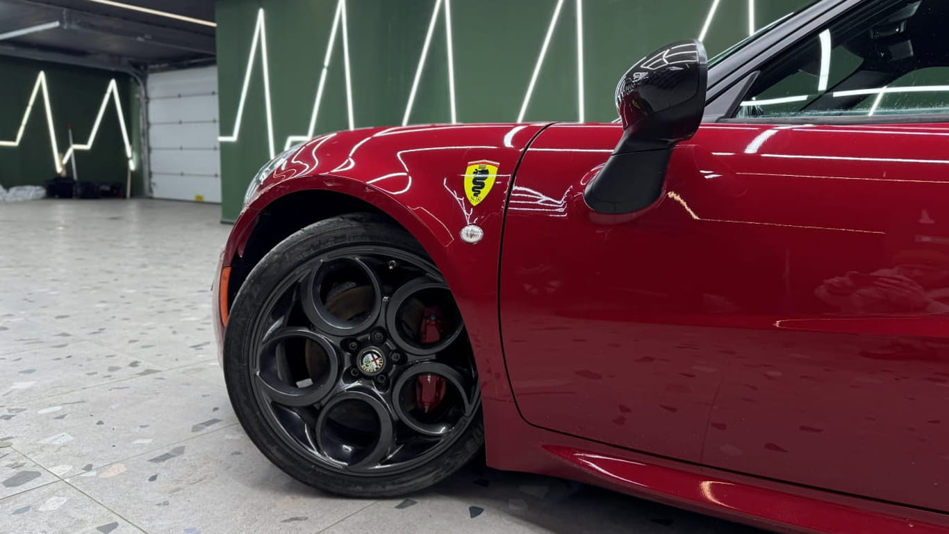 polirovka-i-nanesenie-keramiki-alfa-romeo-4c_0008_6