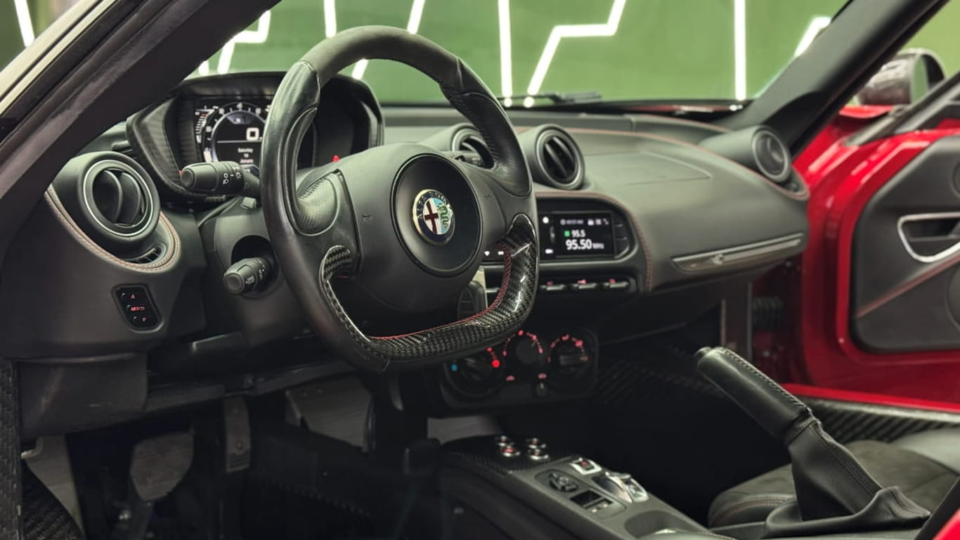 polirovka-i-nanesenie-keramiki-alfa-romeo-4c_0011_3